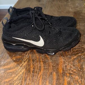 Nike vapormax Black Knit Athletic Shoes with White Swoosh